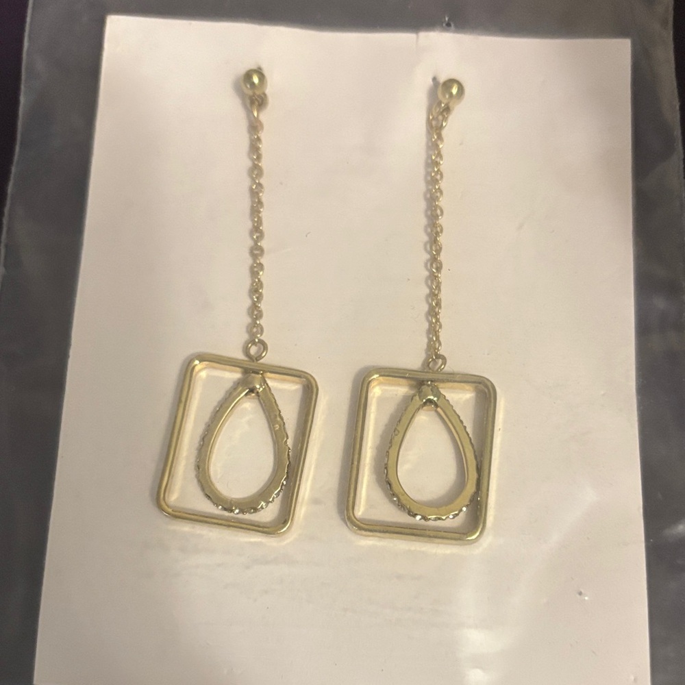 Elegant Gold Drop Earrings